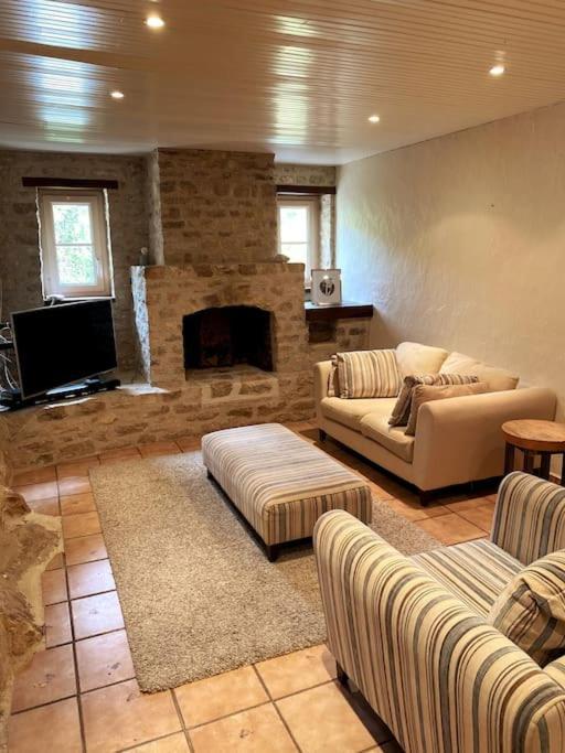 Uniquely Private Holiday Villa In The Charente Puyreaux Zewnętrze zdjęcie